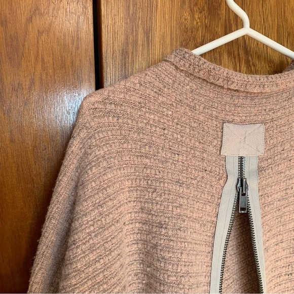 Free People Women’s Light Pink Wool Blend Oversized Pullover Sweater small - Picture 9 of 10